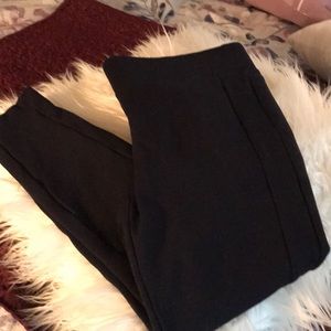 Loft Capris legging with soft stretch.